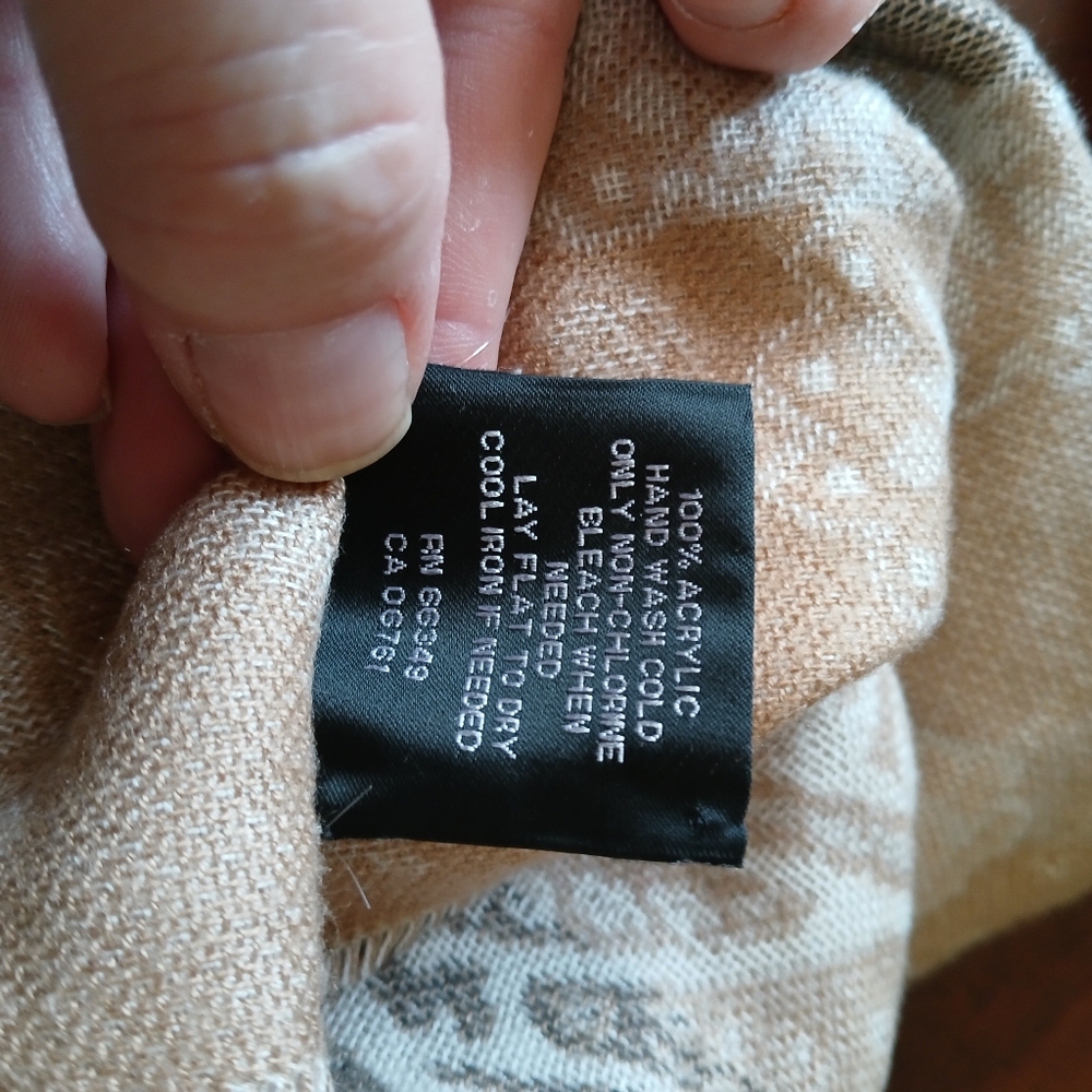 Lord & Taylor Reversible Fringe Scarf. - Picture 4 of 8